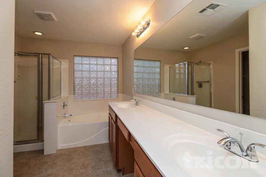 Building Photo - 11791 W Belmont Dr
