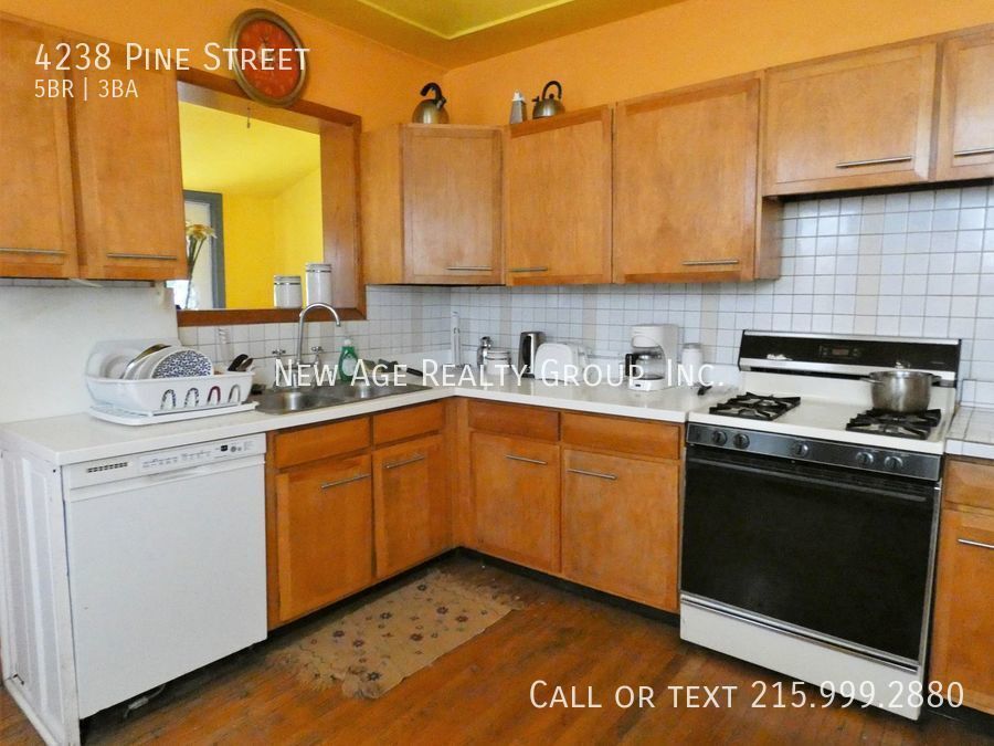 Building Photo - 4238 Pine St