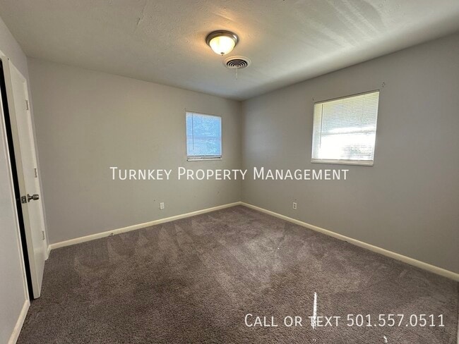 Building Photo - 3300 Lilac St