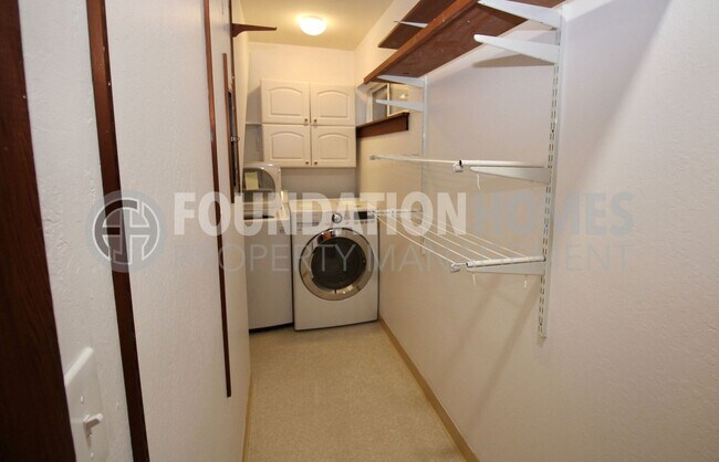 Building Photo - Spacious and Bright Tam Valley Home!  Mult...