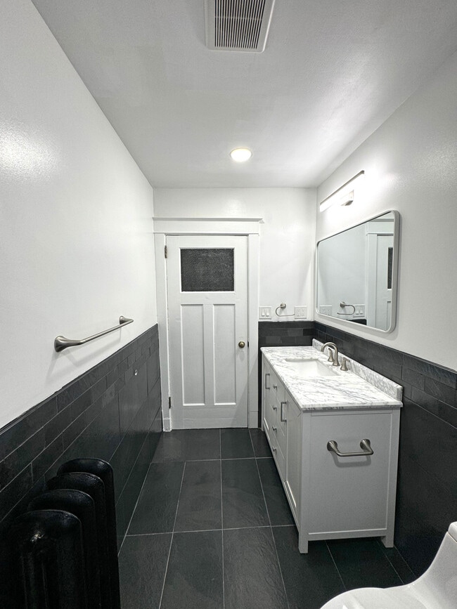 Building Photo - 261 Gross St