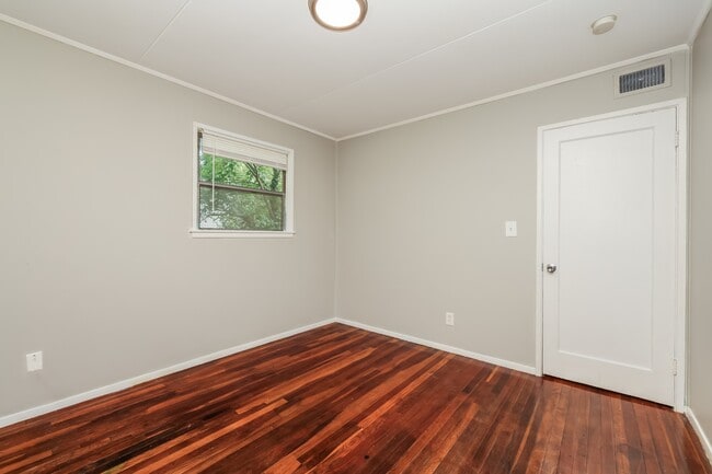 Building Photo - 5301 Woodbine Ave