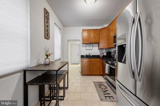 Building Photo - 831 S Montford Ave