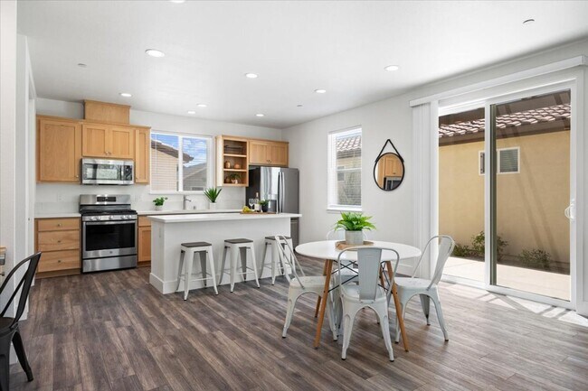 Building Photo - Stunning 3 bed home in Meriam Park for rent, available May 8th!