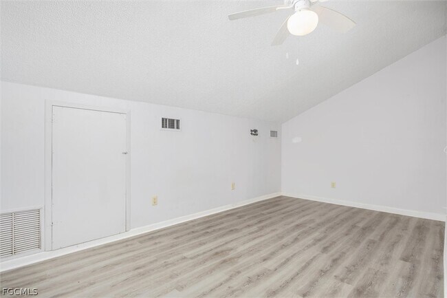 Building Photo - 7261 Albany Rd