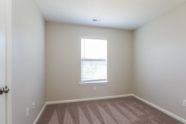 Building Photo - 10125 Illoria Dr