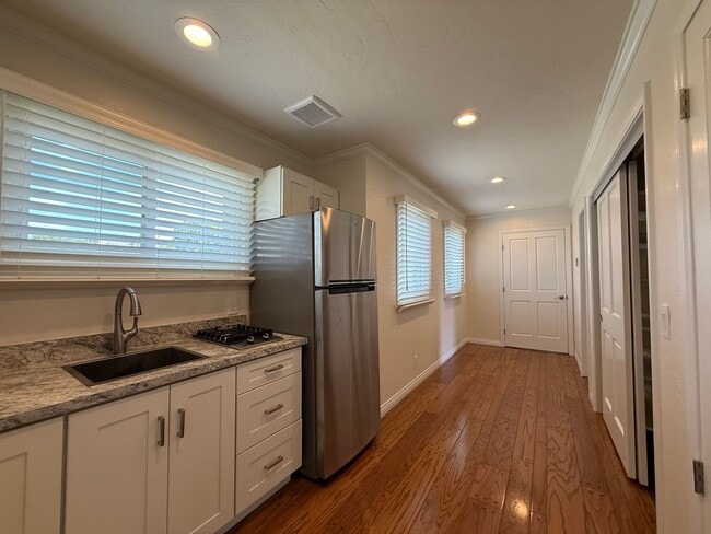 Building Photo - REMODELED 1 BEDROOM ADU IN PARK ESTATES