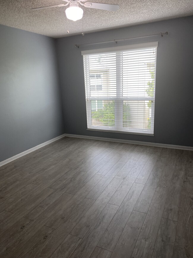 Building Photo - 610 Windrush Bay Dr