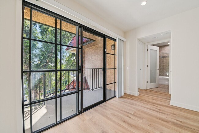 Building Photo - 3BD/2BA Apartment with Laundry In-Unit, Appliances, Tandem Parking & More | 1MO. Free OAC