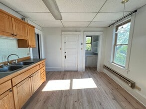 Building Photo - 2+ Bedroom Apartment - AVAILABLE AUGUST 1st!