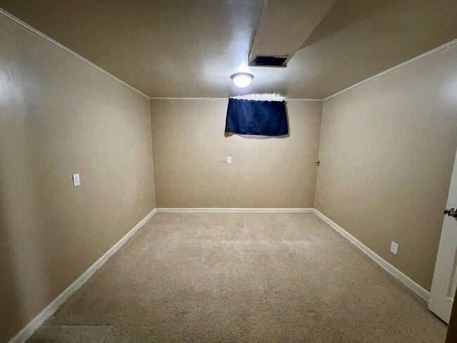 Building Photo - Great Home Close to CFD!