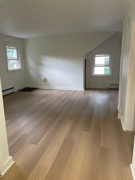 Building Photo - 829 Elmwood St
