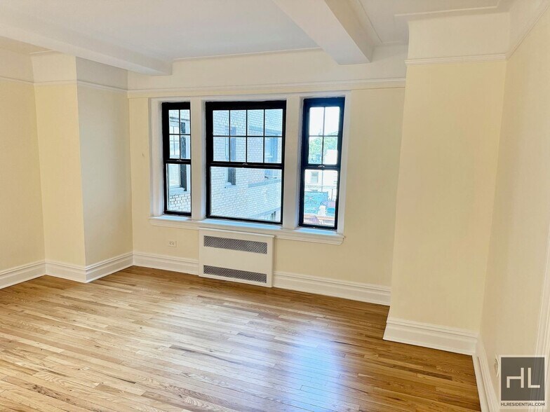 Building Photo - Christopher Street