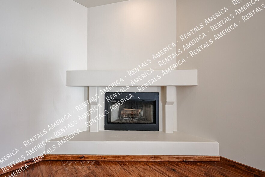 Building Photo - 3525 E Equestrian Trail