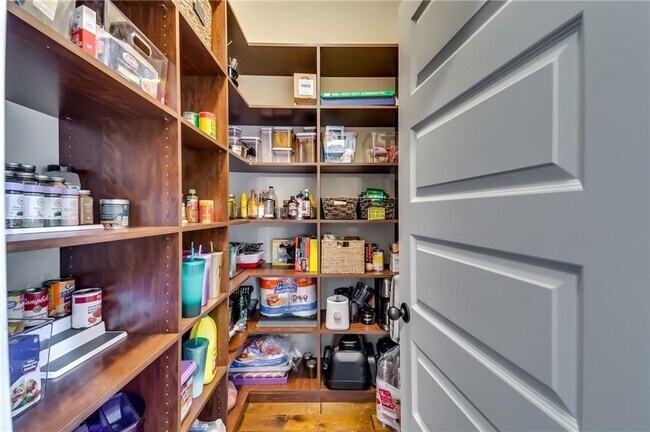 Building Photo - 2216 Golden Eagle Dr