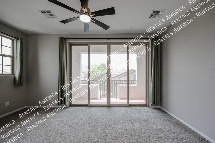 Building Photo - 1701 E Dogwood Ln