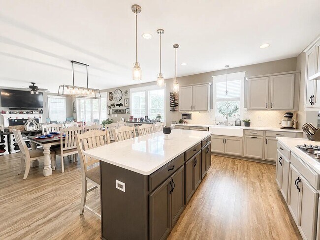Building Photo - 711 Torridon Ln