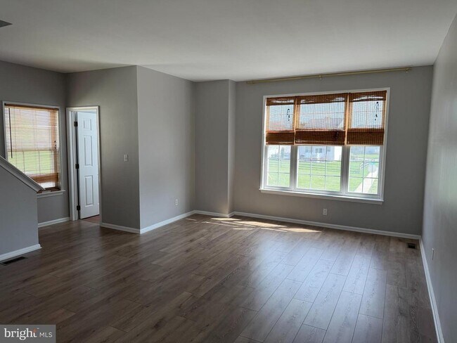 Building Photo - 25 Shawn Ln