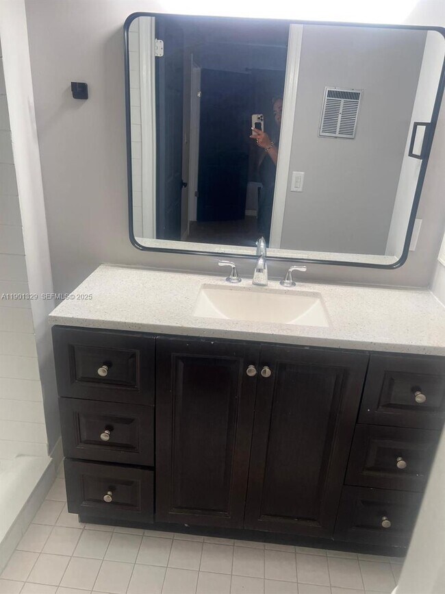 Building Photo - 438 NE 210th Cir Terrace