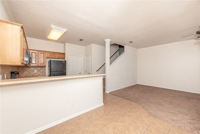 Building Photo - 1001 Krenek Tap Rd