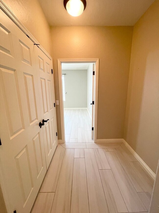 Building Photo - Beautiful Single Level 3 Bed/ 2 Bath + Den Home In Maricopa. Tons of Upgrades Throughout!