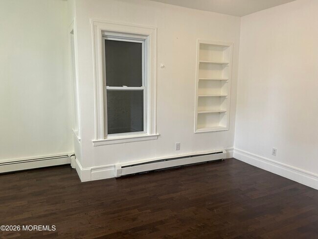 Building Photo - 513 Bangs Ave