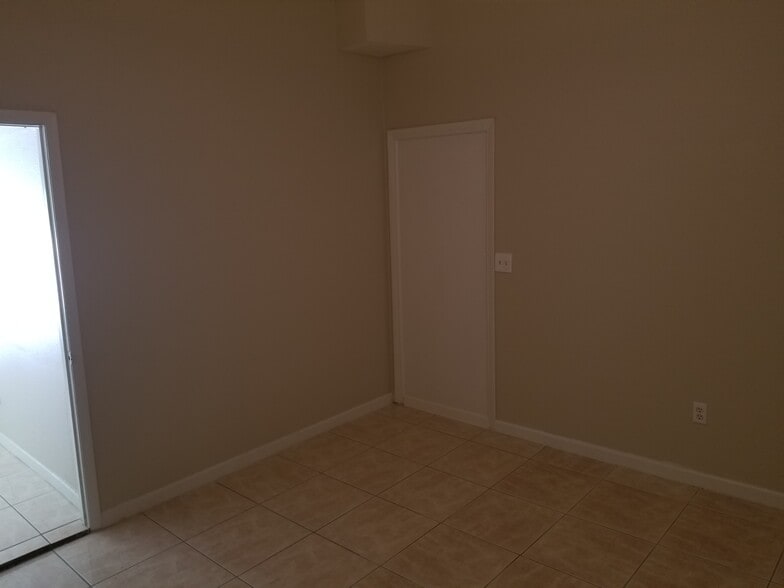 main bedroom - 911 W Portage St