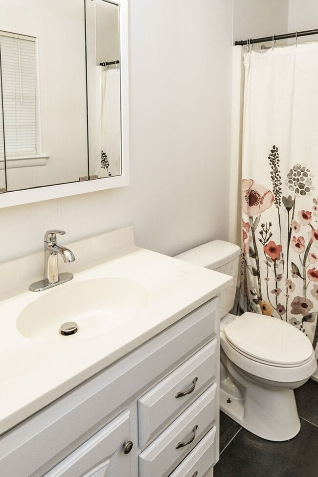 Building Photo - Beautiful 4 bedroom in the heart of Mossy Oaks!