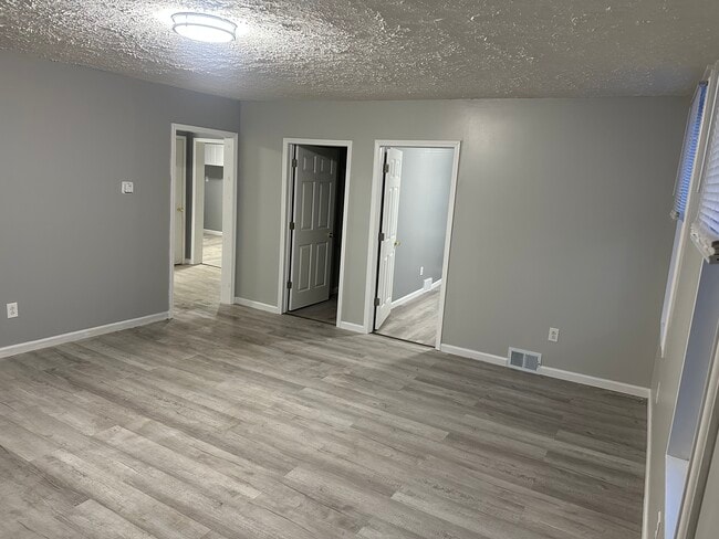 Primary Photo - 1911 Morgantown Ave