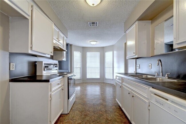 Building Photo - 3916 Stoney Hill