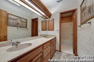 Building Photo - 1518 Vista Del Monte