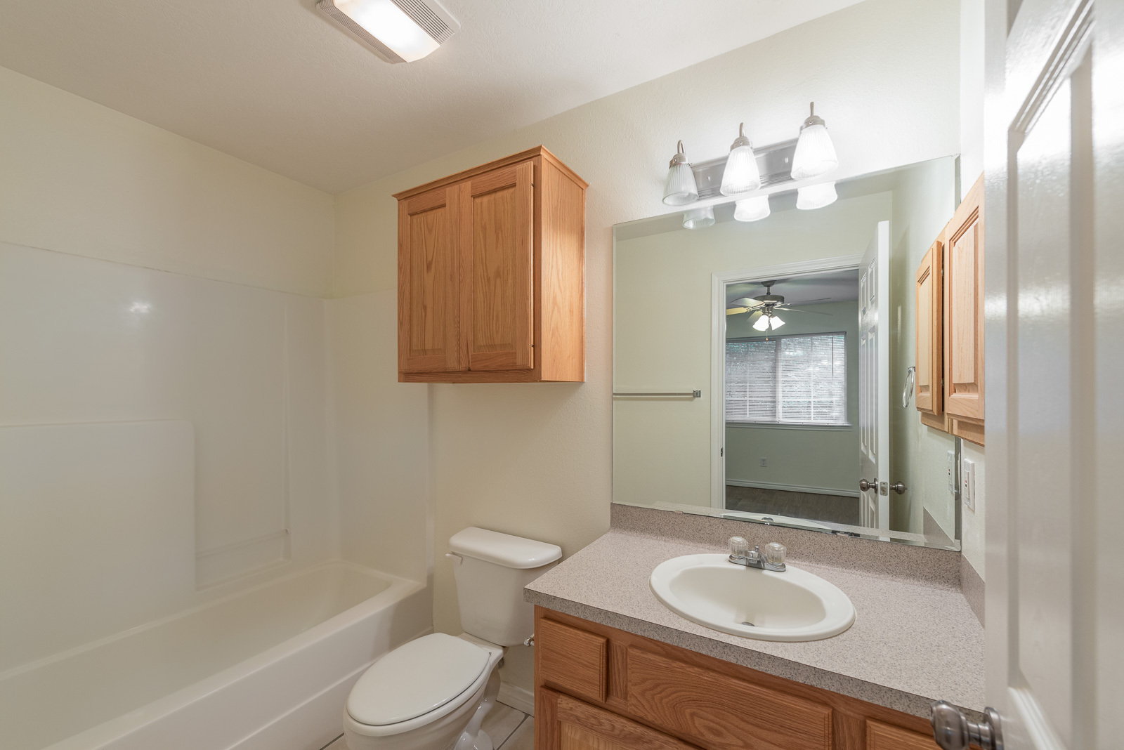 Building Photo - 1425 Western Oaks Ct
