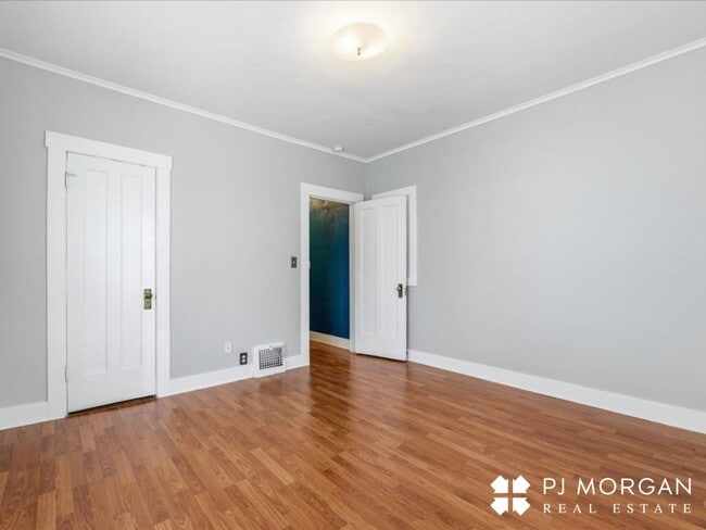 Building Photo - 5022I