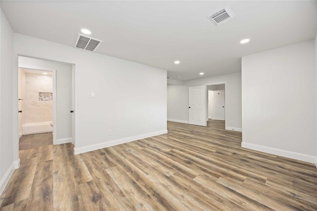 Building Photo - 3806 Zephyr St