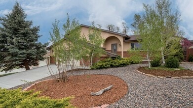 Building Photo - Four level home in Vista Grande