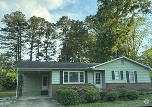 Building Photo - Spacious 3 Bedroom, 3 Bathroom Home in Dec...