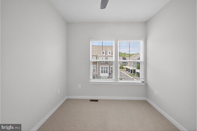 Building Photo - 1601 Grove Chestnut Rd