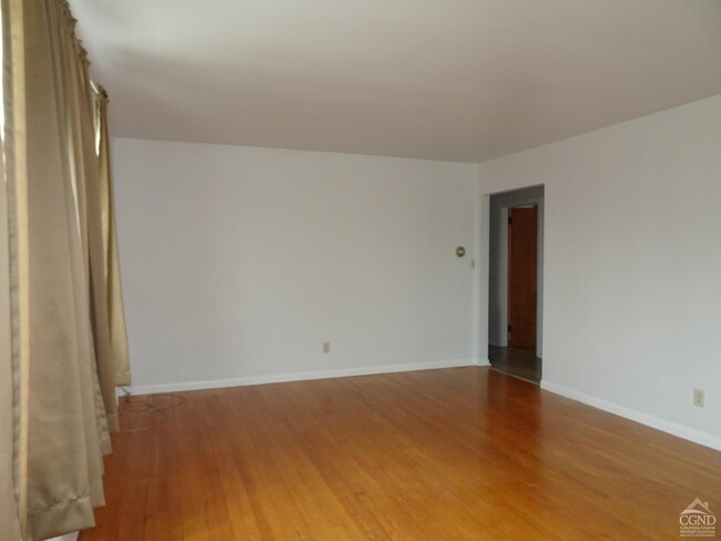 Building Photo - 32 Parkwood Blvd