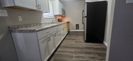 Building Photo - Renovated 1-Bedroom at Campbell Apartments Near Downtown Available NOW!