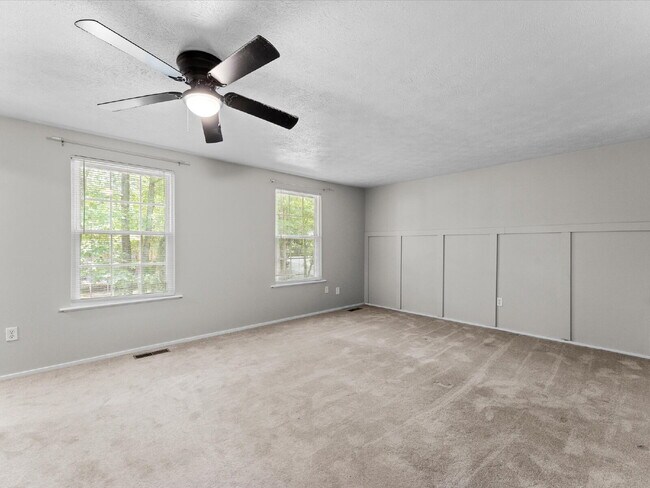 Building Photo - 3513 Castlebury Dr