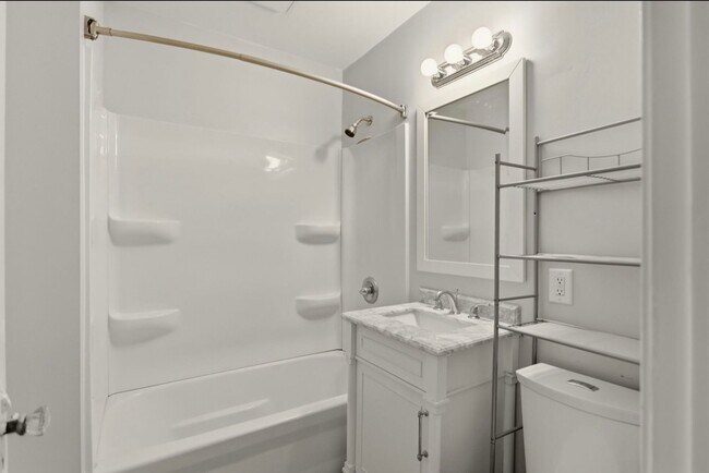 Building Photo - Beautifully Renovated 2 Bed, 1 Bath Home for Rent!