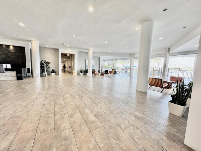 Building Photo - 800 West Ave