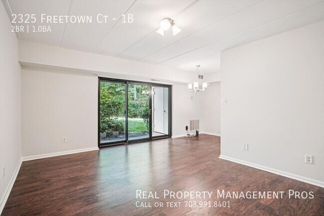 Building Photo - 2325 Freetown Ct