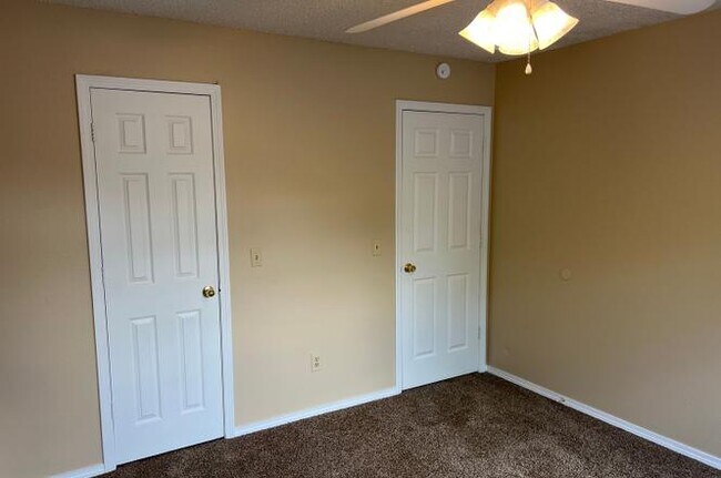 Building Photo - 404 Pace Ct