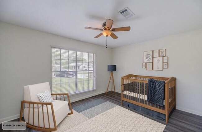 Building Photo - 9811 Shadydale Ln
