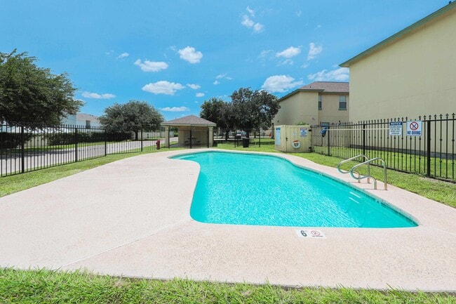 Building Photo - 1000 Ranchway Dr