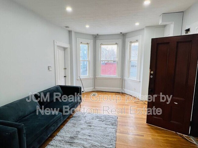 Building Photo - 10 Union Ave