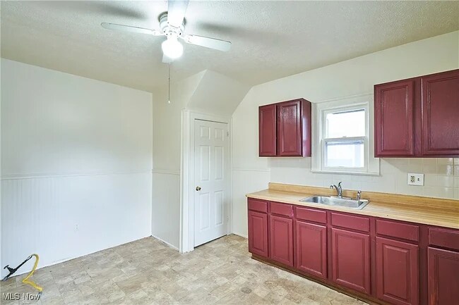 Building Photo - 8606 Vineyard Ave