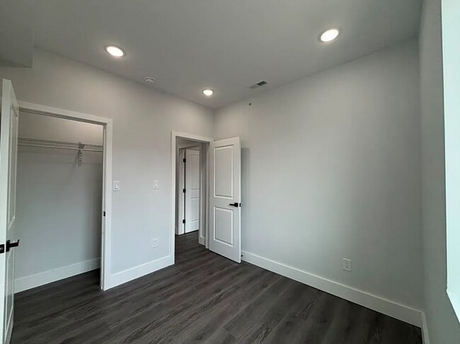 Building Photo - 675 N 41st St