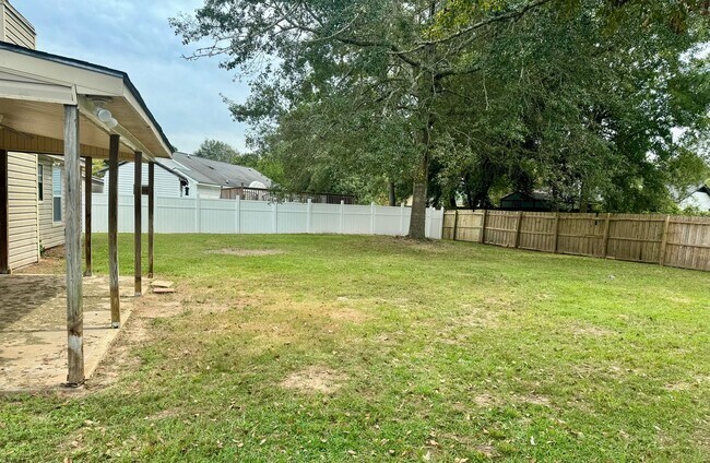 Building Photo - 133 Seminole Ave